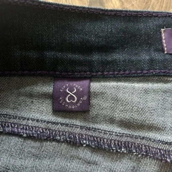 jean bermuda shorts with lift and tuck features - Picture 4 of 7